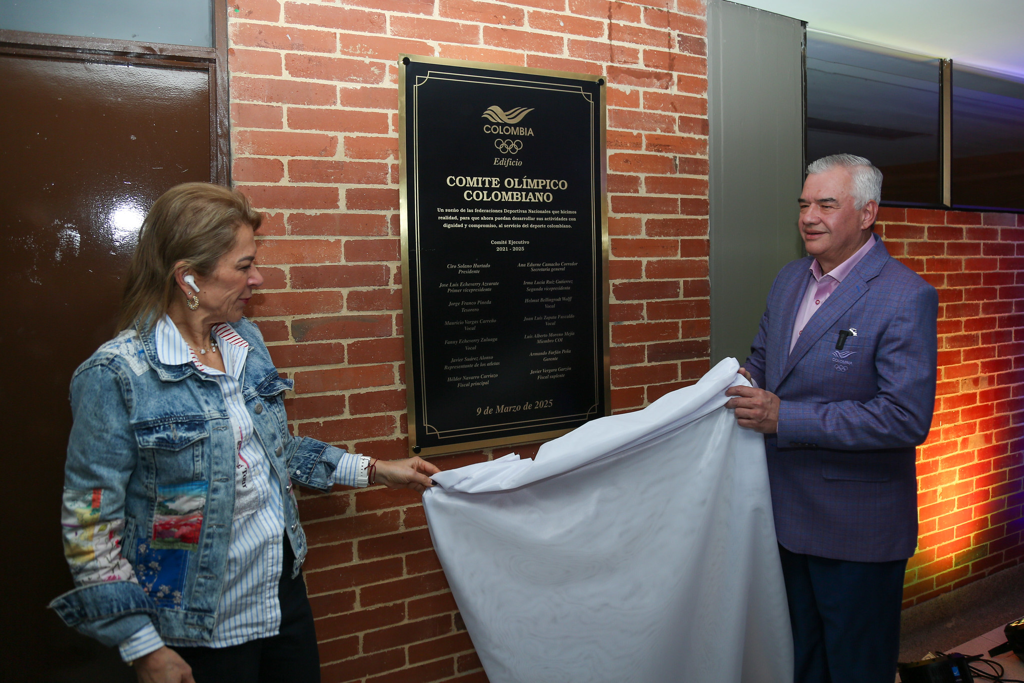 Con presencia de la ministra del Deporte, Patricia Duque Cruz, y el presidente del Comité Olímpico Colombiano, Ciro Solano, se inauguró la nueva sede para el deporte nacional.