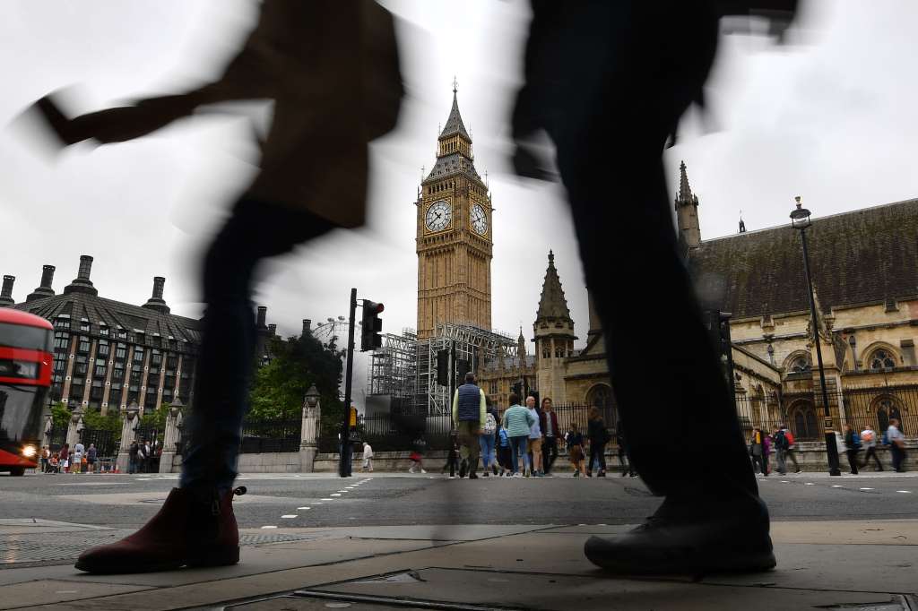 La mayoría de las directivas del Banco de Inglaterra coinciden en que las tasas tendrían que volver a subir para mantener la inflación bajo control.