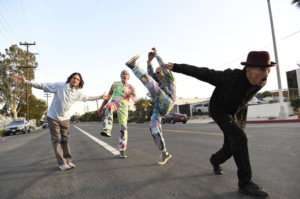 Red Hot Chilli Peppers anuncia nuevo álbum, “Return of the dream canteen”