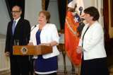 Bachelet dice que la educación en Chile será gratuita pese a fallo adverso