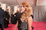 Paulina Rubio revela las secuelas físicas de su aparatosa caída en pleno concierto
