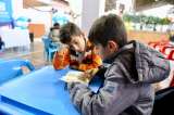Abren cinco puntos de lectura en plazas de mercado de Bogotá