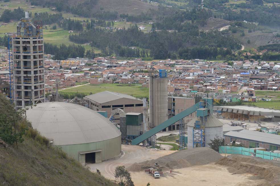 Panorámica de Suesca, desde el cerro de la vereda Chitiva Alto, detrás de la empresa Cementos Tequendama. / Pamela Aristizábal - El Espectador