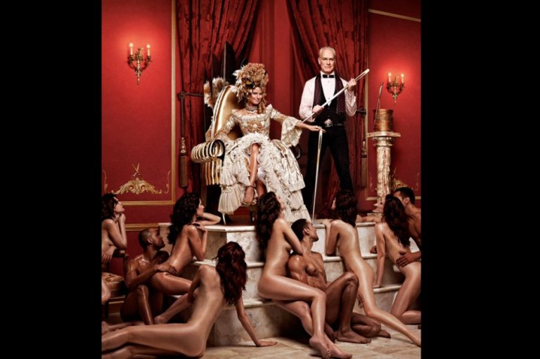 Heidi Klum se rodea de modelos desnudos