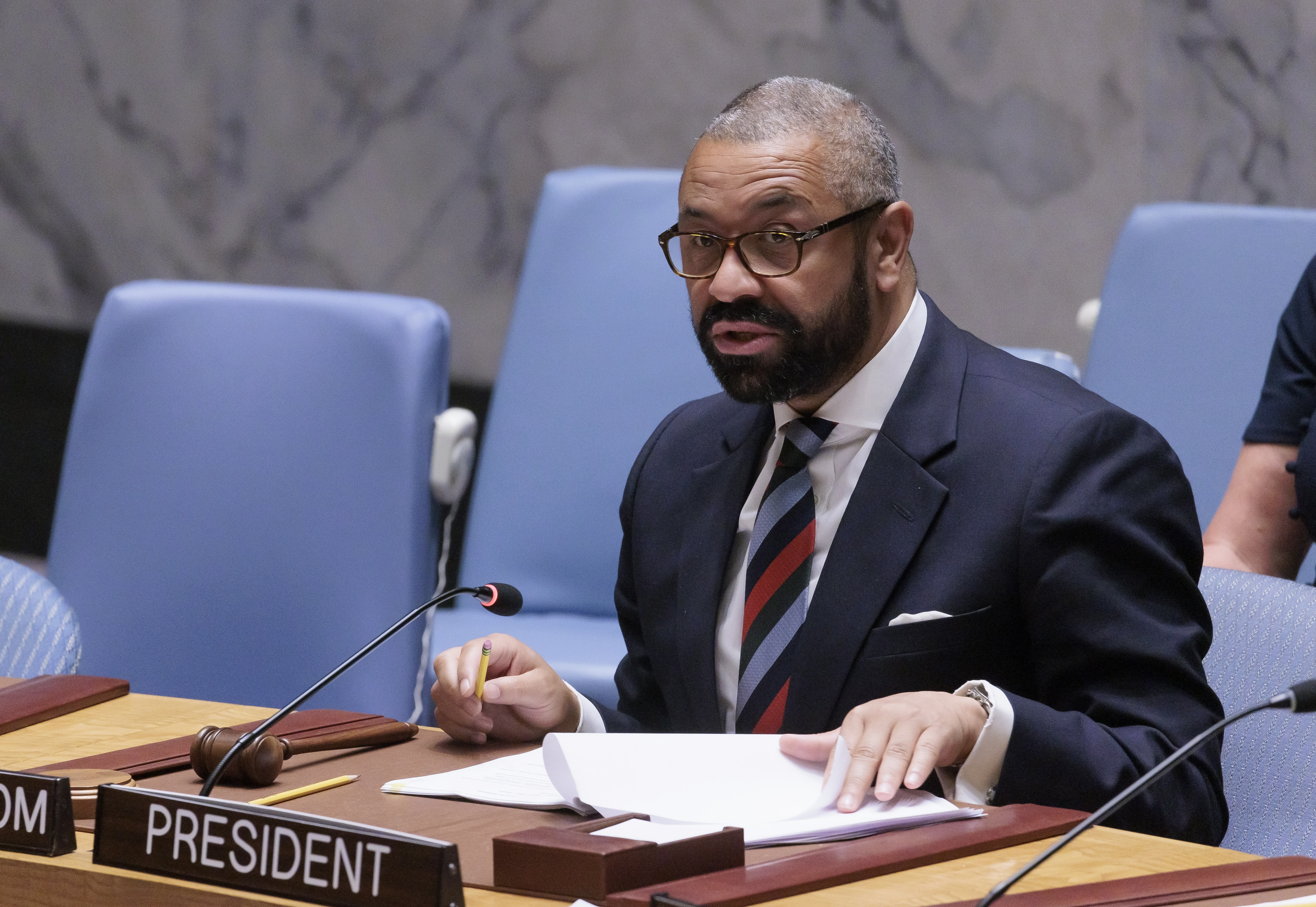New York (United States), 17/07/2023.- The United Kingdom'Äôs Foreign Minister James Cleverly speaks during a United Nations Security Council meeting addressing Russia'Äôs ongoing invasion of Ukraine at United Nations headquarters in New York, New York, USA, 17 July 2023. Russia announced on 17 July it is not going to extend the U.N.-backed Black Sea Grain Initiative, an agreement allowing Ukraine to export grain through Black Sea. The last ship carrying Ukrainian grain, The TQ Samsung, is to arrive to Turkey on 17 or 18 July. UN Secretary General Gutterez in a statement expressed he is disapointed about Russia's withdrawal from the agreement as this decision puts at risk global food security. (Rusia, Turquía, Ucrania, Reino Unido, Nueva York) EFE/EPA/JUSTIN LANE