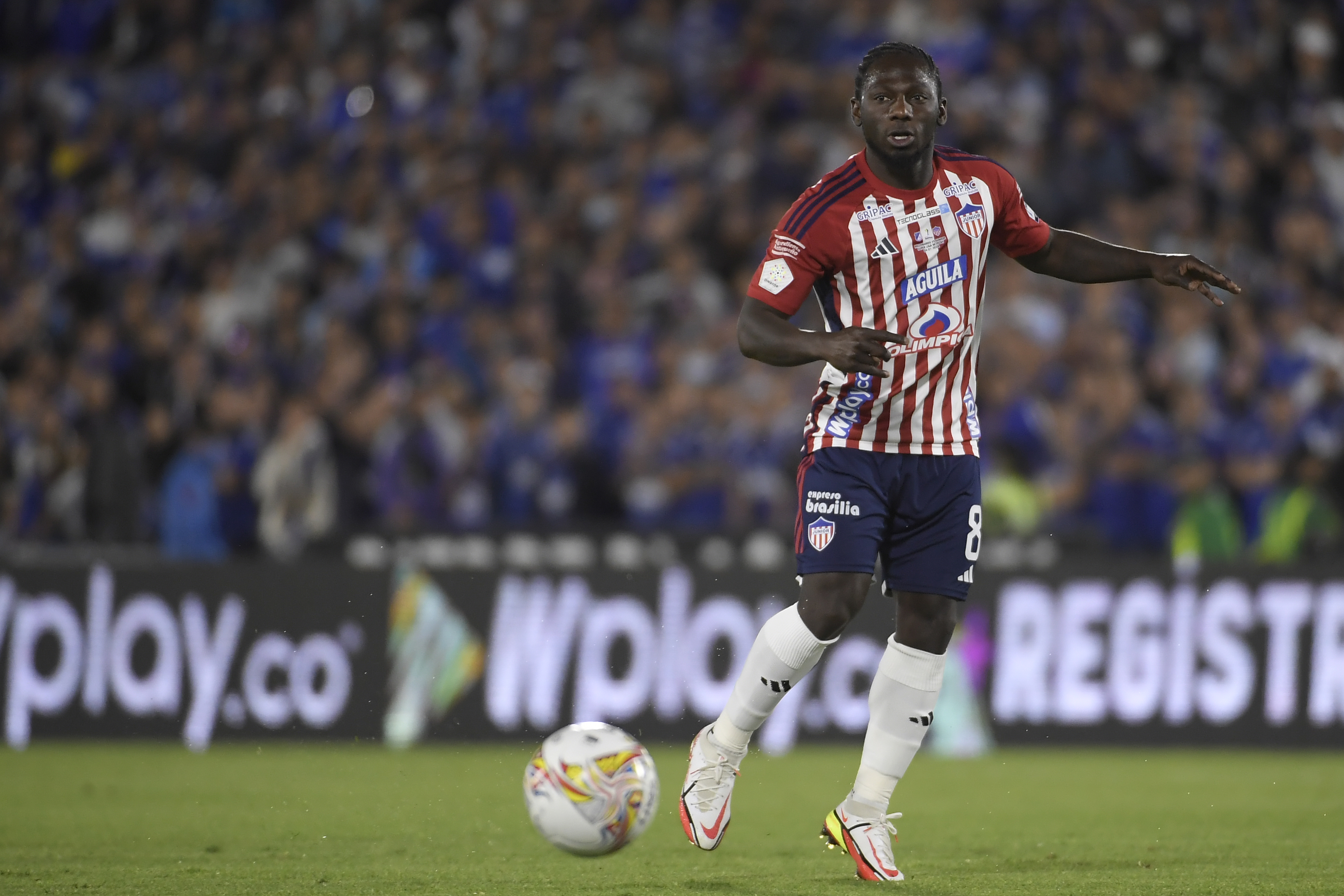 Futbolista colombiano, volante de Júnior, en el partido de vuelta ante Millonarios por la final de la Superliga Betplay 2024.