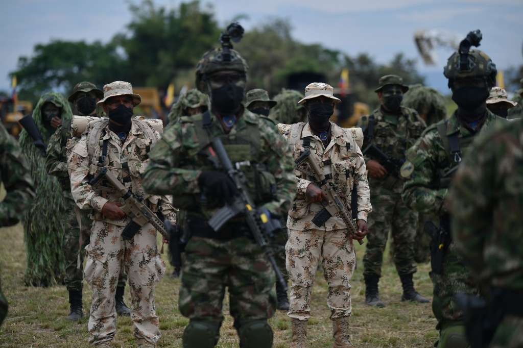 Demostración de poderío militar del ejército colombiano en la base militar de Tolemaida que contó con la presencia del presidente Ivan Duque