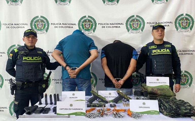 Cayeron en Puente Aranda: dos hombres fueron capturados transportando material de guerra
