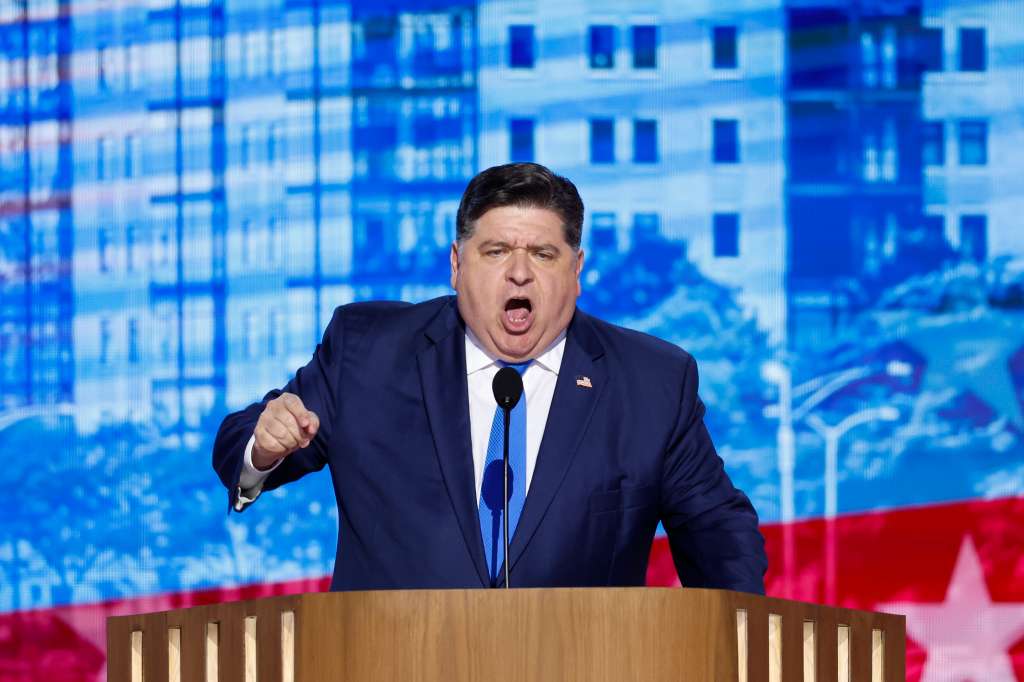 Chicago (United States), 20/08/2024.- Governor of Illinois J. B. Pritzker speaks on the second night of the Democratic National Convention (DNC) at the United Center in Chicago, Illinois, USA, 20 August 2024. The 2024 Democratic National Convention is being held 19 to 22 August 2024 in which delegates of the United States' Democratic Party will vote on the party's platform and ceremonially vote for the party's nominees for president and vice president, Vice President Kamala Harris and Governor Tim Walz of Minnesota, for the upcoming presidential election. (Estados Unidos) EFE/EPA/CAROLINE BREHMAN