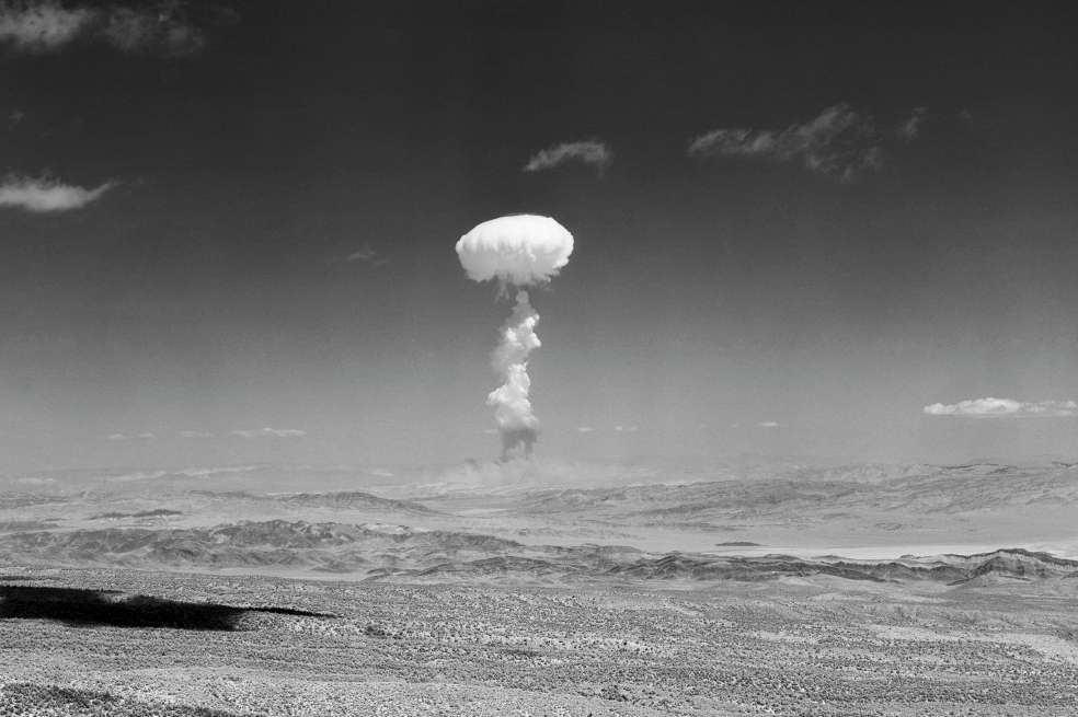 La explosión de una de las bombas atómicas de prueba de los Estados Unidos, en Nevada. / AP