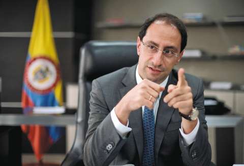 Ministro de Hacienda pide calma al mercado ante elecciones presidenciales