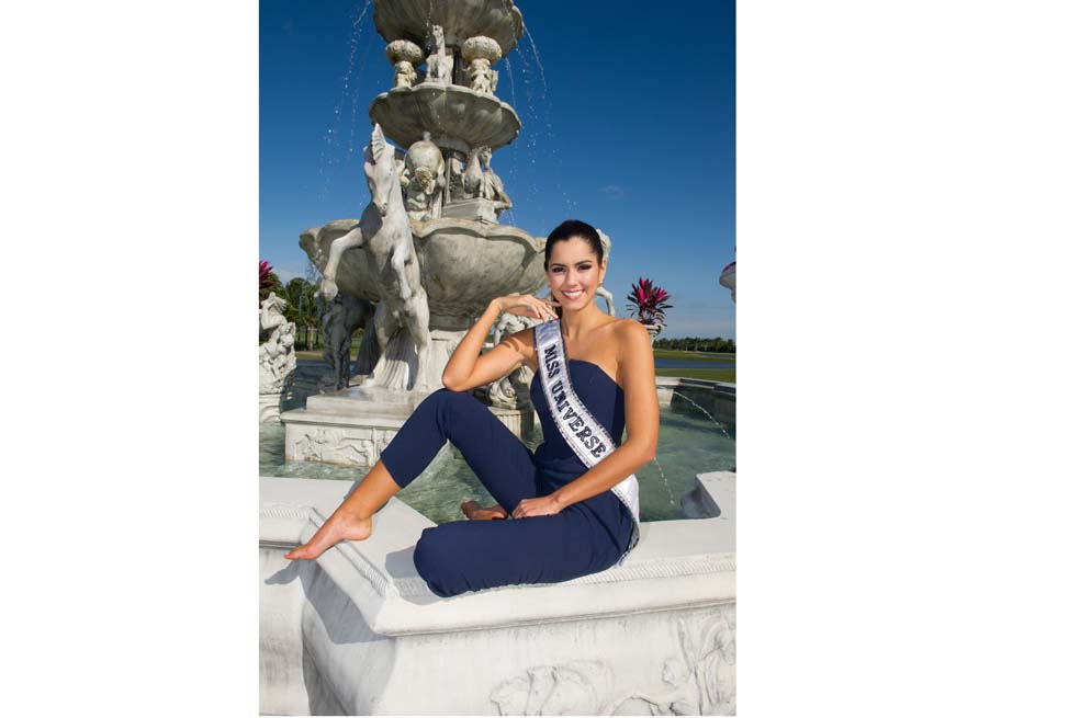 Paulina Vega Dieppa, dos días después de su coronación, en el Blue Monster Golf Course, en El Doral, Miami. / AFP