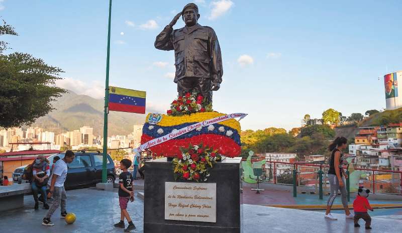 La izquierda latinoamericana viajó a Caracas para rendirle homenaje a Hugo Chávez.