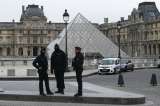 Roban joyas históricas de valor incalculable en el Louvre, llevando al cierre del museo en París durante el día