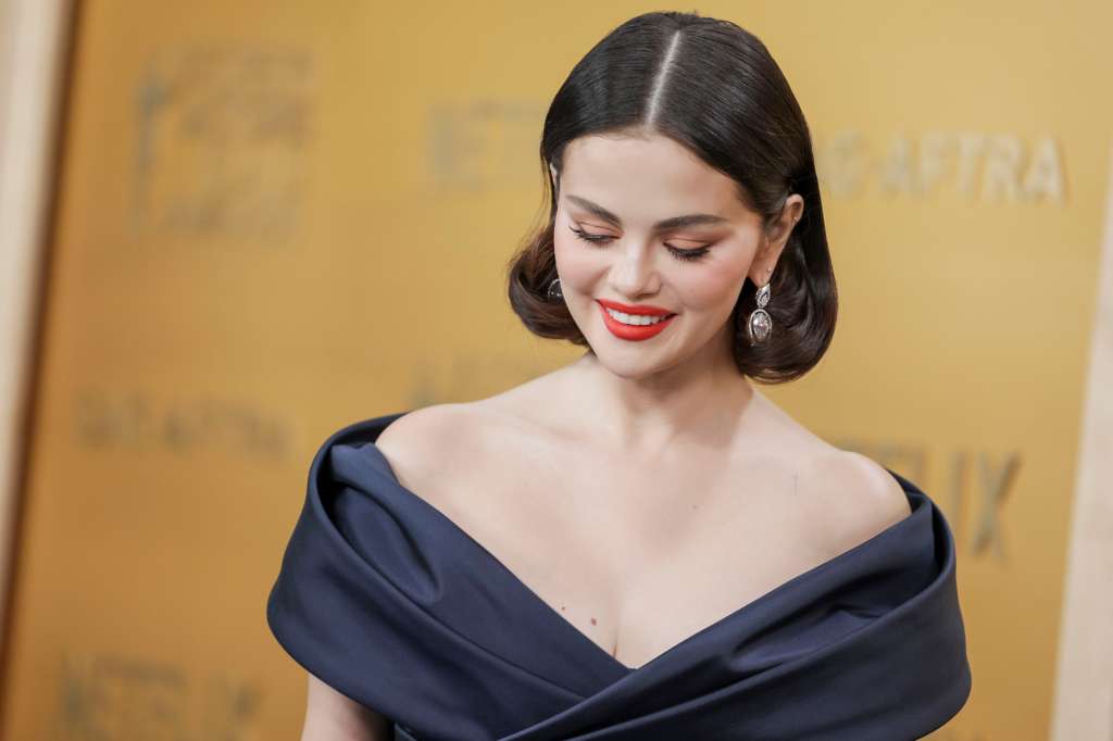 LOS ANGELES (United States), 23/02/2025.- Actor Selena Gomez of the US arrives on the red carpet for the 31st annual Screen Actor Guild Awards at the Shrine Auditorium in Los Angeles, California, USA, 23 February 2025. The annual SAG Awards presents 13 awards exclusively to actors in TV and film. EFE/EPA/ALLISON DINNER