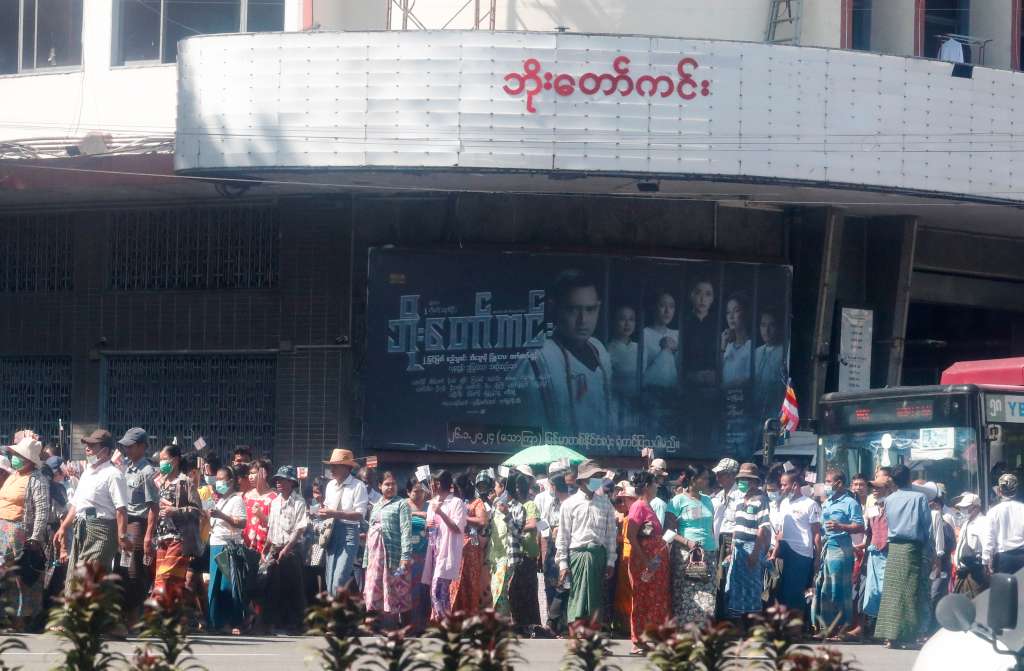 Yangon (Myanmar), 01/02/2024.- Nationalist supporters gather during a rally against the People's Defence Force (PDF) and ethnic armed groups and marking the third anniversary of the military coup, in Yangon, Myanmar, 01 February 2024. Anti-coup groups called for the public to participate in a 'silent strike' across the country to protest against the military coup, by staying at home from 10 am to 4 pm on 01 February 2024, the day marking the third anniversary of the 2021 military coup. (Protestas, Golpe de Estado, Birmania) EFE/EPA/STRINGER
