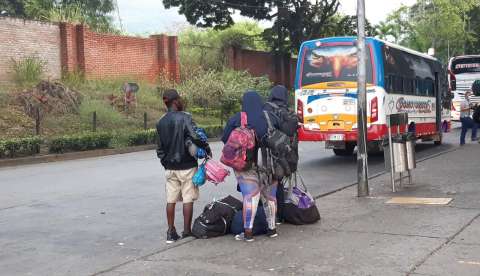 Más de 200 migrantes atrapados en Cali salieron hacia Medellín
