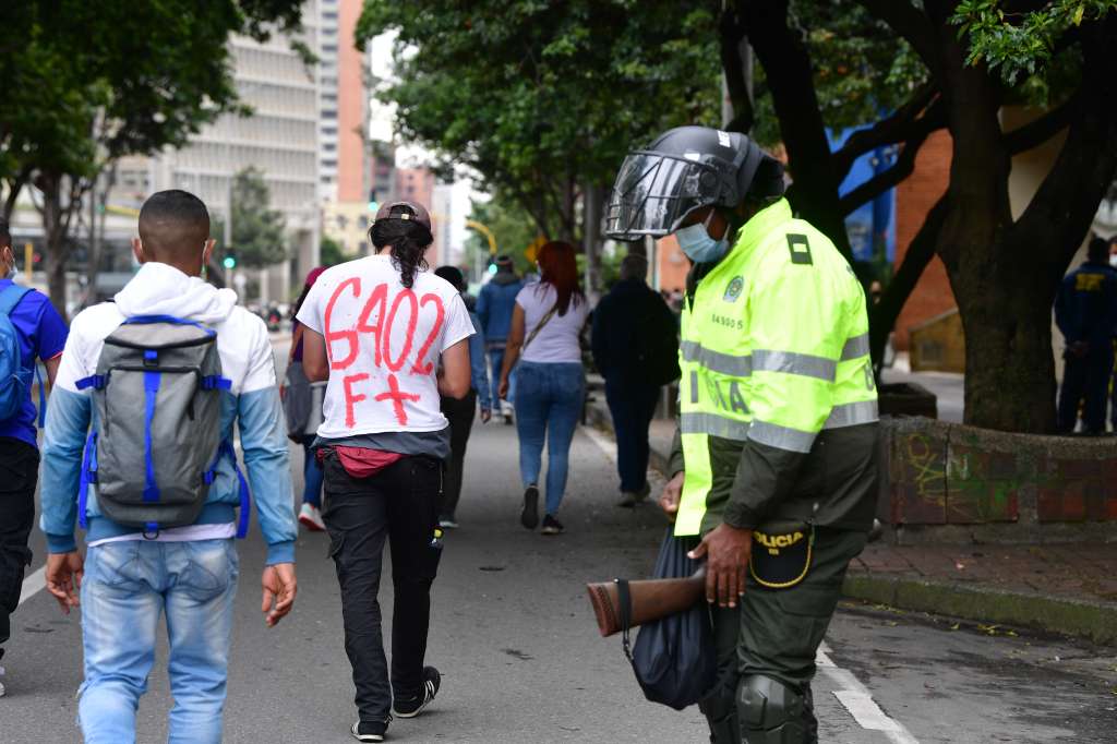 Marchas, protestas y disturbios en el centro de Bogotá, lo que genero enfrentamientos entre los manifestantes y el Esmad.