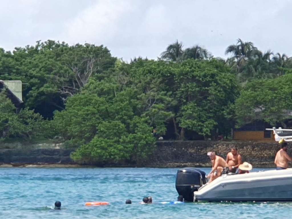 Turistas en Corales del Rosario