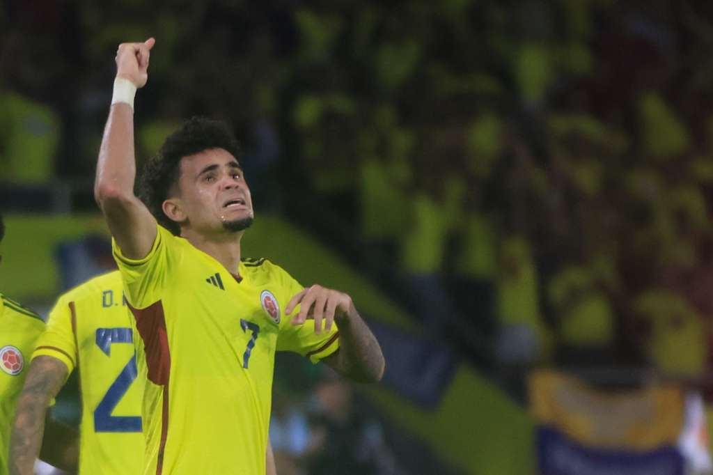 AMDEP3315. BARRANQUILLA (COLOMBIA), 16/11/2023.- Luis Díaz de Colombia celebra su gol hoy, en un partido de las Eliminatorias Sudamericanas para la Copa Mundial de Fútbol 2026 entre Colombia y Brasil en el estadio Metropolitano en Barranquilla (Colombia). EFE/ Ricardo Maldonado Rozo
