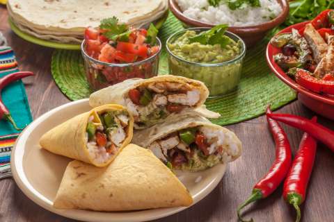 Receta: fajitas de pollo crocante y vegetales salteados