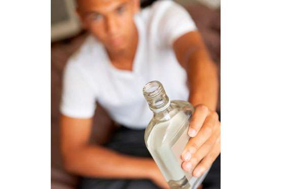 El alcohol aumenta el riesgo de cáncer de estomago  