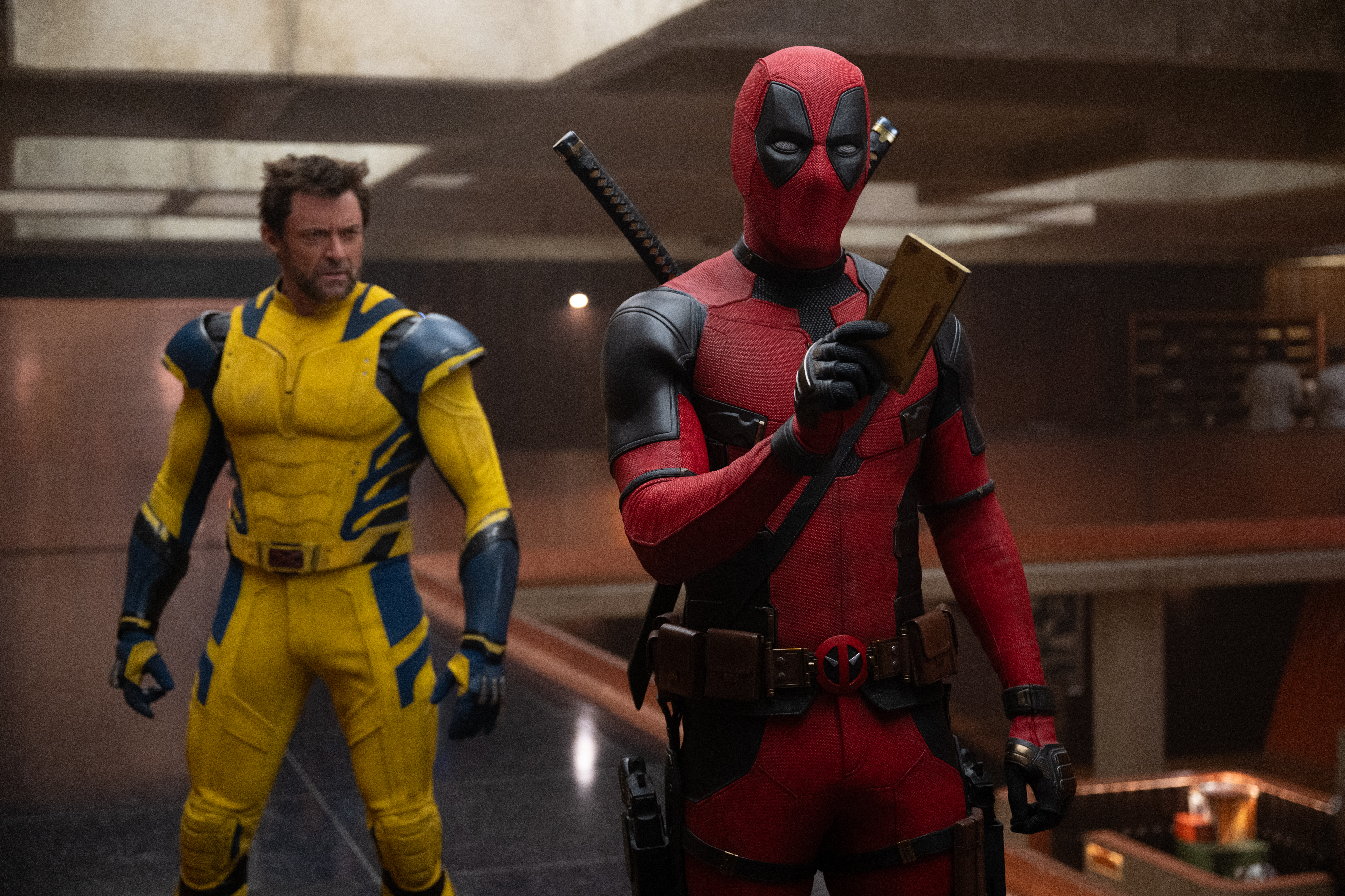 (De izquierda a derecha): Hugh Jackman como Wolverine/Logan y Ryan Reynolds como Deadpool/Wade Wilson.