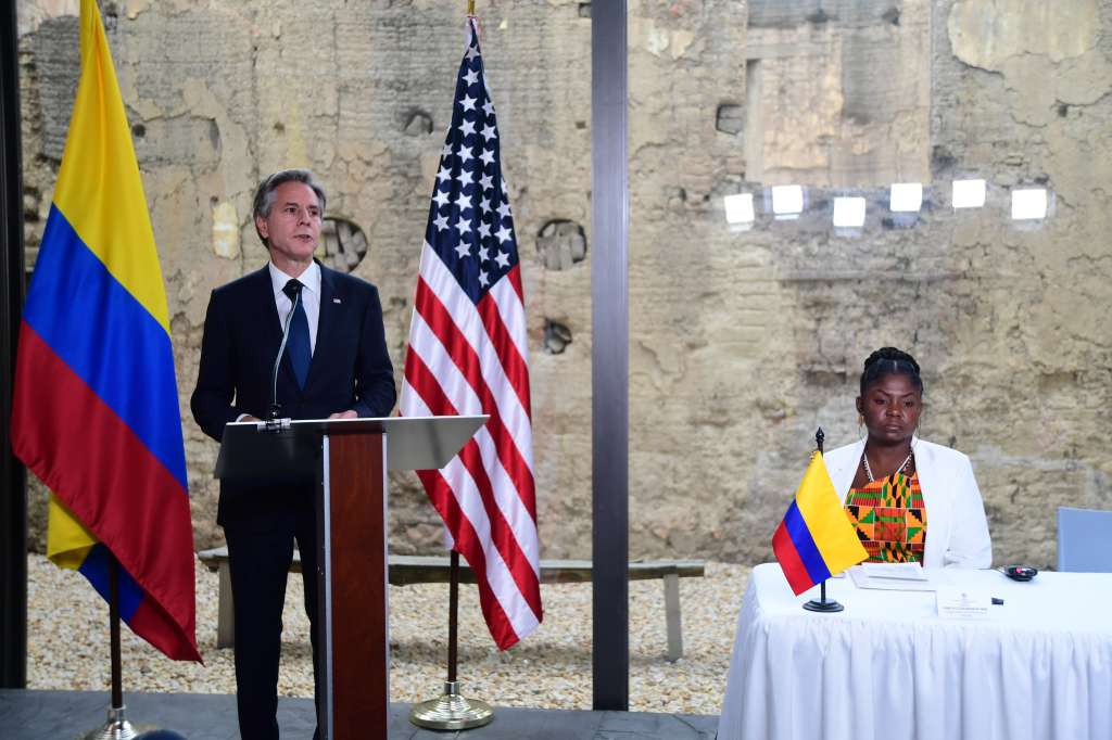 Secretario de Estado de los Estados Unidos durante su visita a Colombia en compañía de la vicepresidenta Francia Márquez durante la ratificación del capítulo étnico del acuerdo de paz.