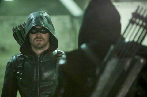Arrow: el regreso de un personaje podría salvar a Oliver de la cárcel