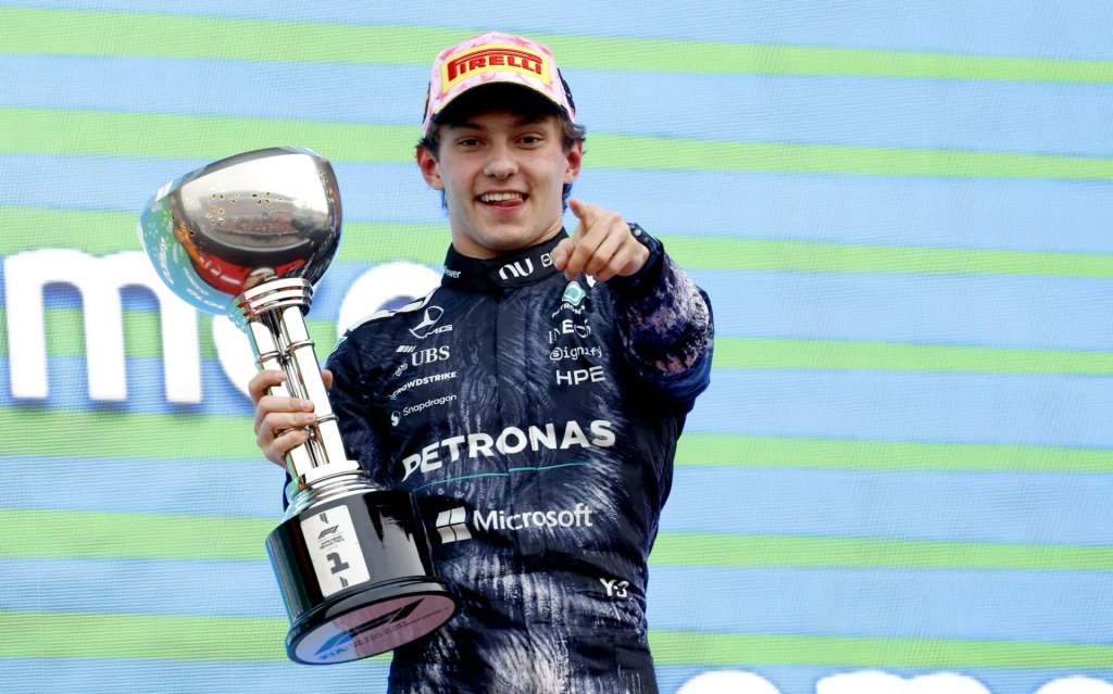 SUZUKA (Japan), 29/03/2026.- Mercedes driver Andrea Kimi Antonelli of Italy celebrates on the podium after winning the Formula 1 Japanese Grand Prix at the Suzuka International Racing Course racetrack in Suzuka, Japan, 29 March 2026. (Fórmula Uno, Italia, Japón) EFE/EPA/FRANCK ROBICHON