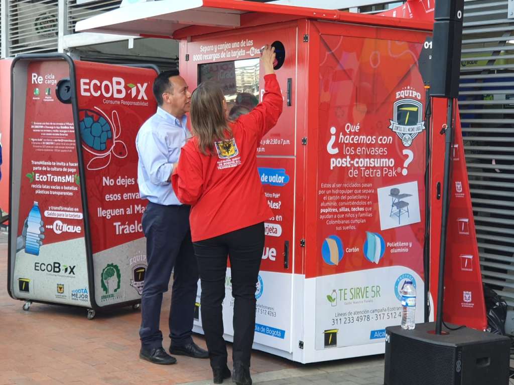 Los ciudadanos deben tener en cuenta que las botellasdeben estar limpias y en buen estado. Así mismo, que se podrán ingresar hasta 100 envases por transacción y que la máquina acepta botellas tipo PET (de plástico típico de envases de agua o bebidas), transparente y de colores, con capacidad de hasta treslitros y con un diámetro máximo de 14 centímentros. También,latas de aluminio de bebidas gaseosas, energizantes o de cervezas.