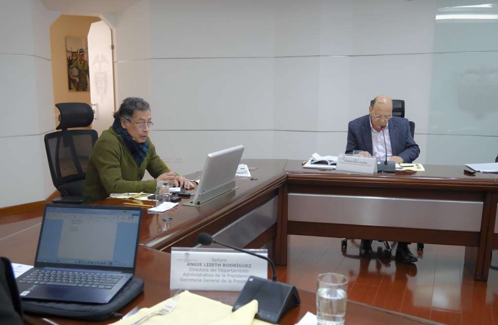 Presidente Gustavo Petro y ministro de Hacienda, Germán Ávila.