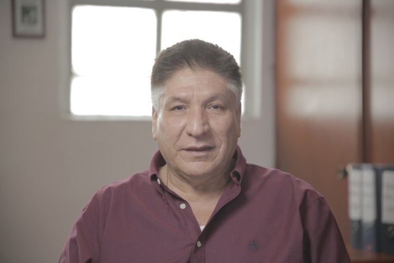 Sigifredo López: “La poesía me salvó, yo quería suicidarme”