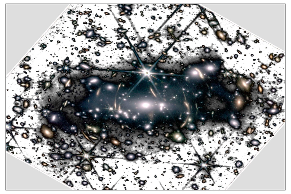 La luz intracúmulo del cúmulo SMACS-J0723.3-7327 obtenida con la cámara NIRCAM a bordo del JWST.