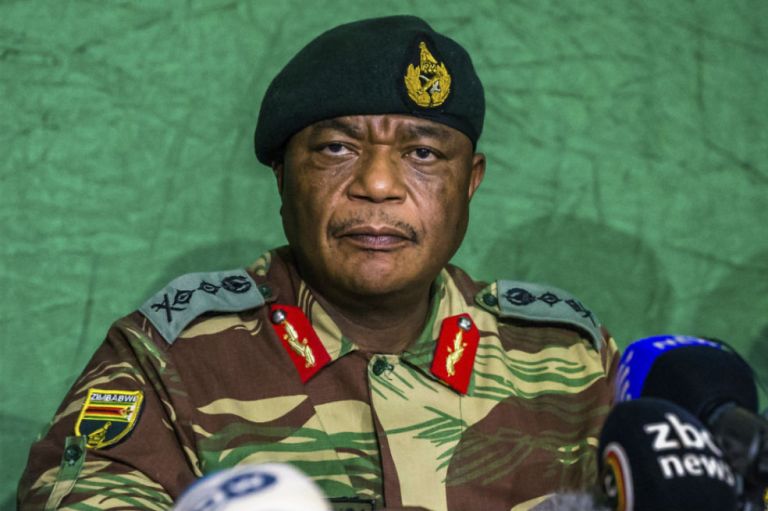 Crisis en Zimbabue: exvicepresidente Mnangagwa insta a Mugabe a dimitir