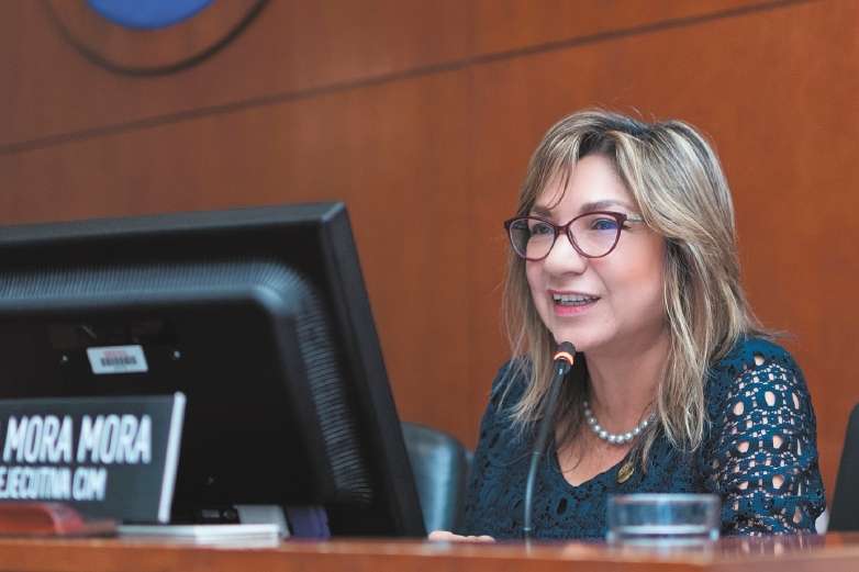 Alejandra Mora habla de los trabajos del cuidado.