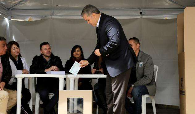 El presidente Duque al momento de votar la Consulta Anticorrupción, el pasado domingo. / Presidencia