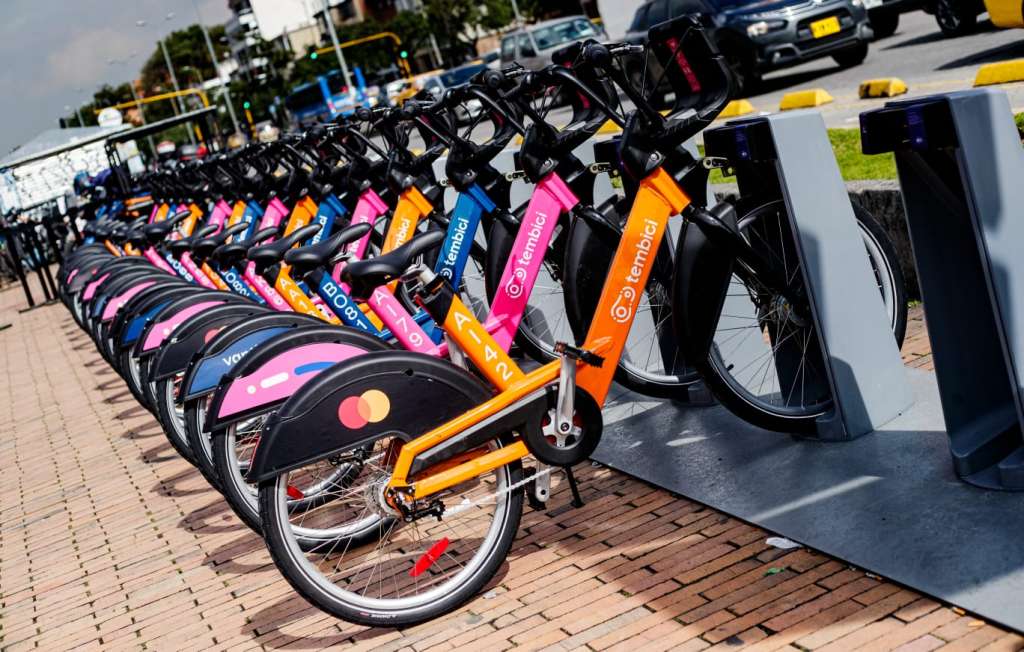 El sistema cuenta con tarifas que se ajustan a las necesidades de los ciclistas, que incluyen desde viajes de menos de una hora hasta un plan anual.