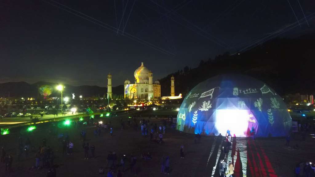 Además de tener música en vivo, el parque iluminará sus atracciones de 6:00 pm a 10:00 pm
