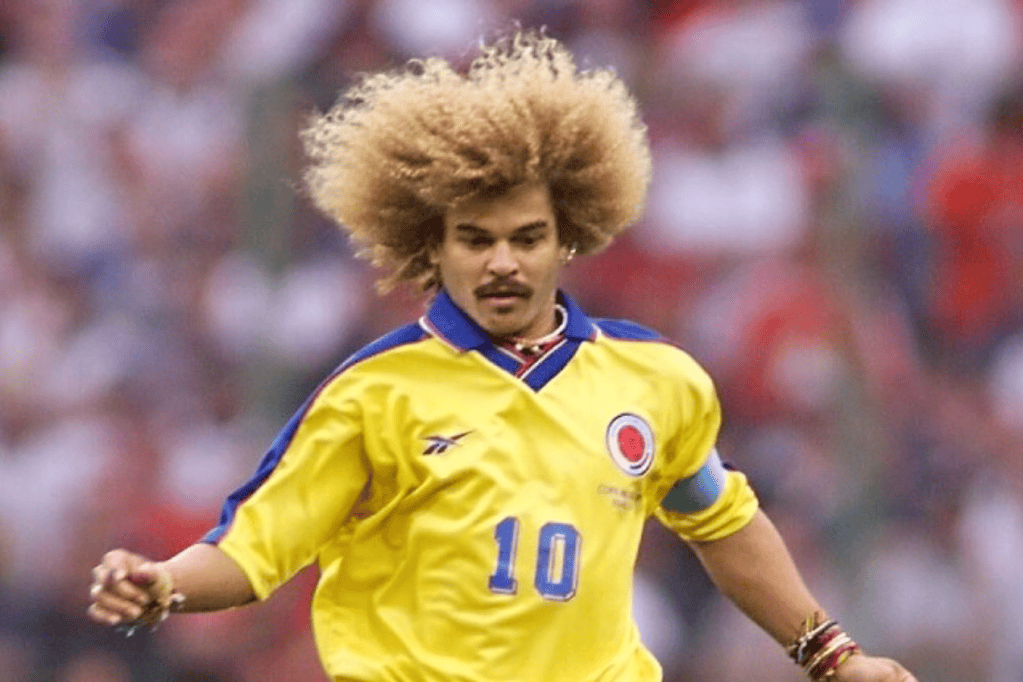Carlos Valderrama: El oriundo de Santa Marta no necesita mayor presentación. 'El Pibe' es un ícono de la selección Colombia a nivel mundial. De la mano de Maturana, Valderrama mostró su mejor versión para conducir al equipo hacia los mundiales de 1990, 1994 y 1998, además de jugar cinco Copas América (entre 1987 y 1995). 115 partidos y 11 goles marcan el legado de uno de los más grandes.