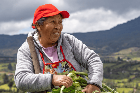 Ella Alimenta al Mundo: impulsando a mujeres rurales