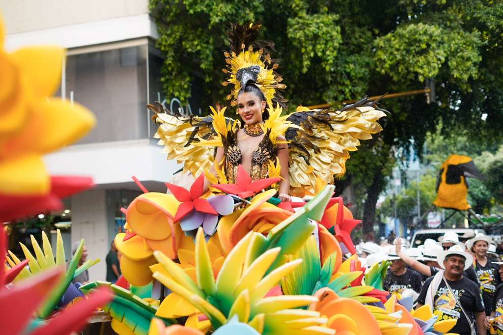 El Desfile de Reinas también transitó por la Avenida Libertadores el jueves 22 de agosto, un día antes de la coronación.