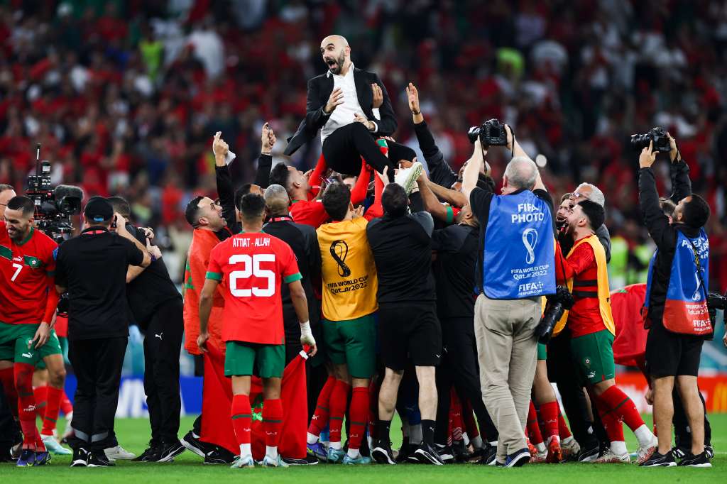 Doha (Qatar), 10/12/2022.- Morocco head coach Walid Regragui (top) and his players celebrate after the FIFA World Cup 2022 quarter final soccer match between Morocco and Portugal at Al Thumama Stadium in Doha, Qatar, 10 December 2022. (Mundial de Fútbol, Marruecos, Catar) EFE/EPA/JOSE SENA GOULAO