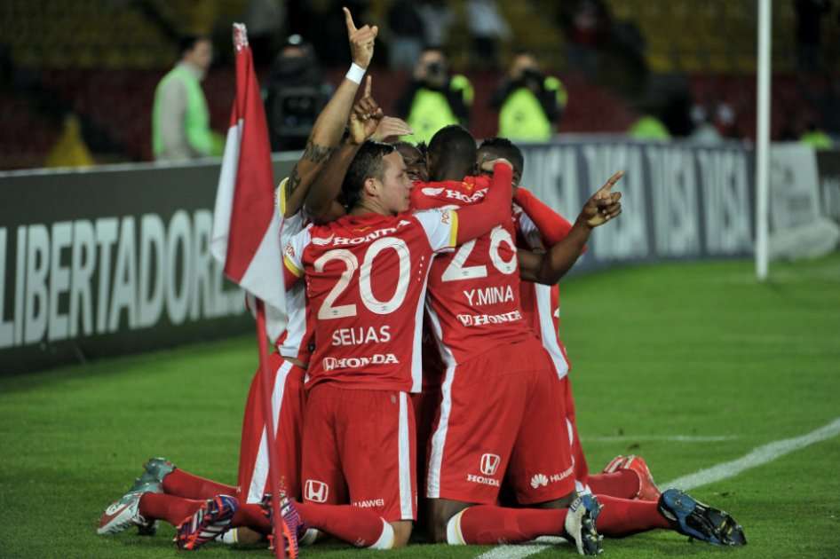 Jugadores de Santa Fe celebran el único tanto del club contra Internacional. Foto: AFP