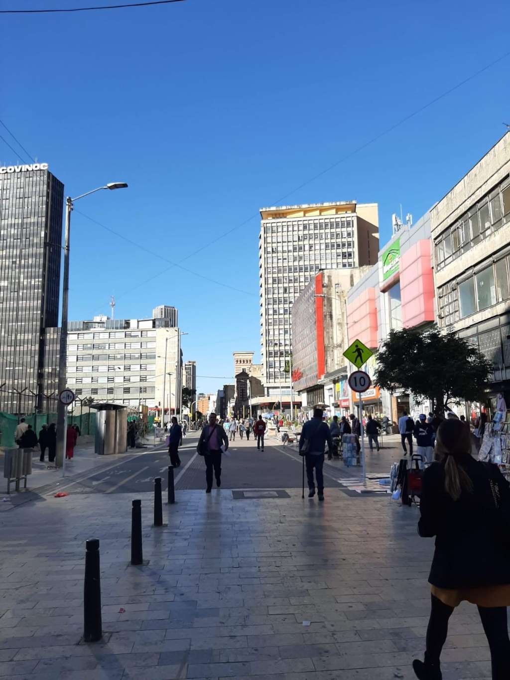 La temperatura promedio de la ciudad, hacia el medio día, ha alcanzado los 23 grados.
