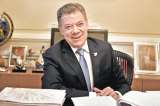 Según Santos, cualquier mandatario con Biblia en mano "hará buen gobierno"