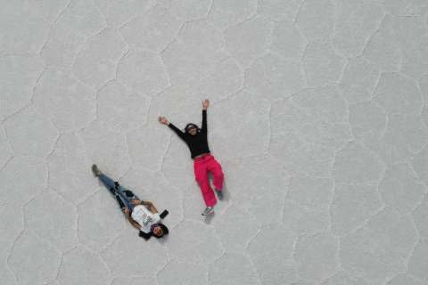El salar más grande del mundo recibe a miles de turistas para el fin de año en Bolivia