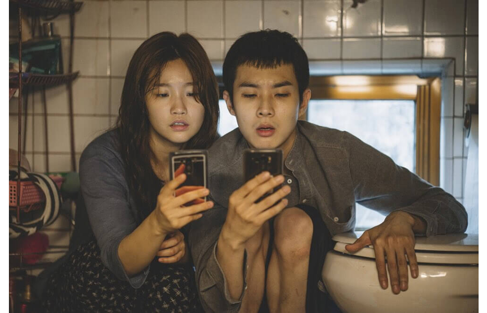 La película surcoreana, "Parásitos", fue dirigida por Bong Joon-ho y estrenada en 2019.
