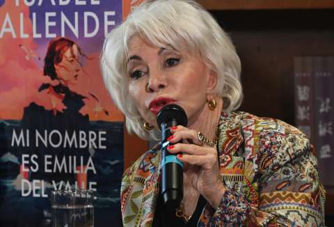 Isabel Allende compara centros para migrantes en EE. UU. con “campos de concentración”