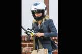 Gwyneth Paltrow sacó su permiso para conducir moto